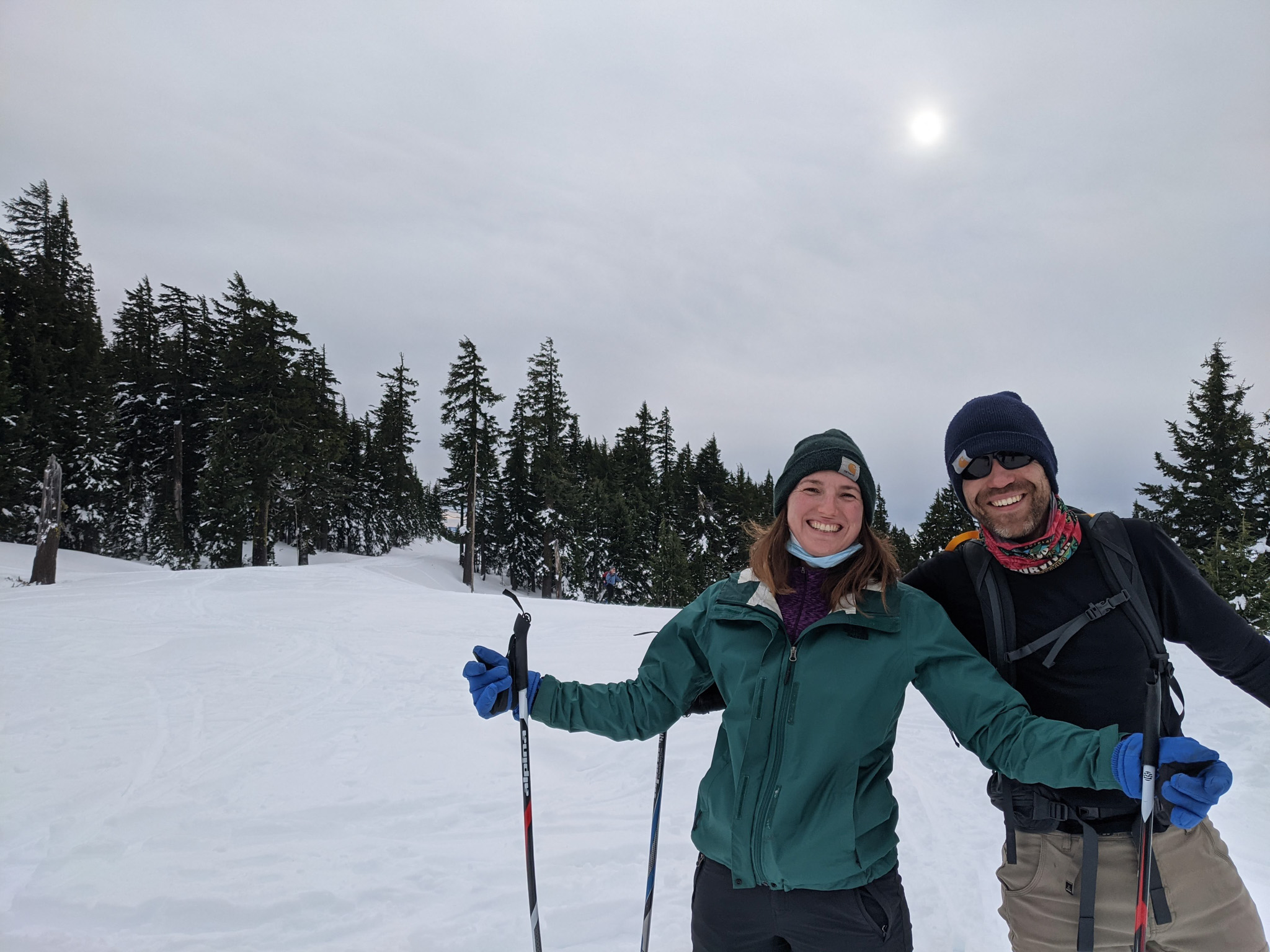 outdoor-ski-klamathfalls-snow-couple