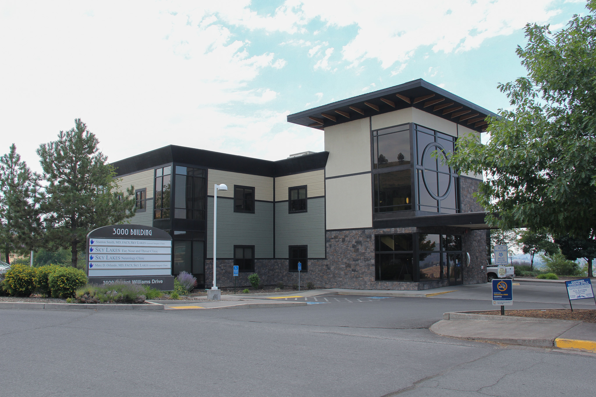 3000bryant_exteriorsign_082023