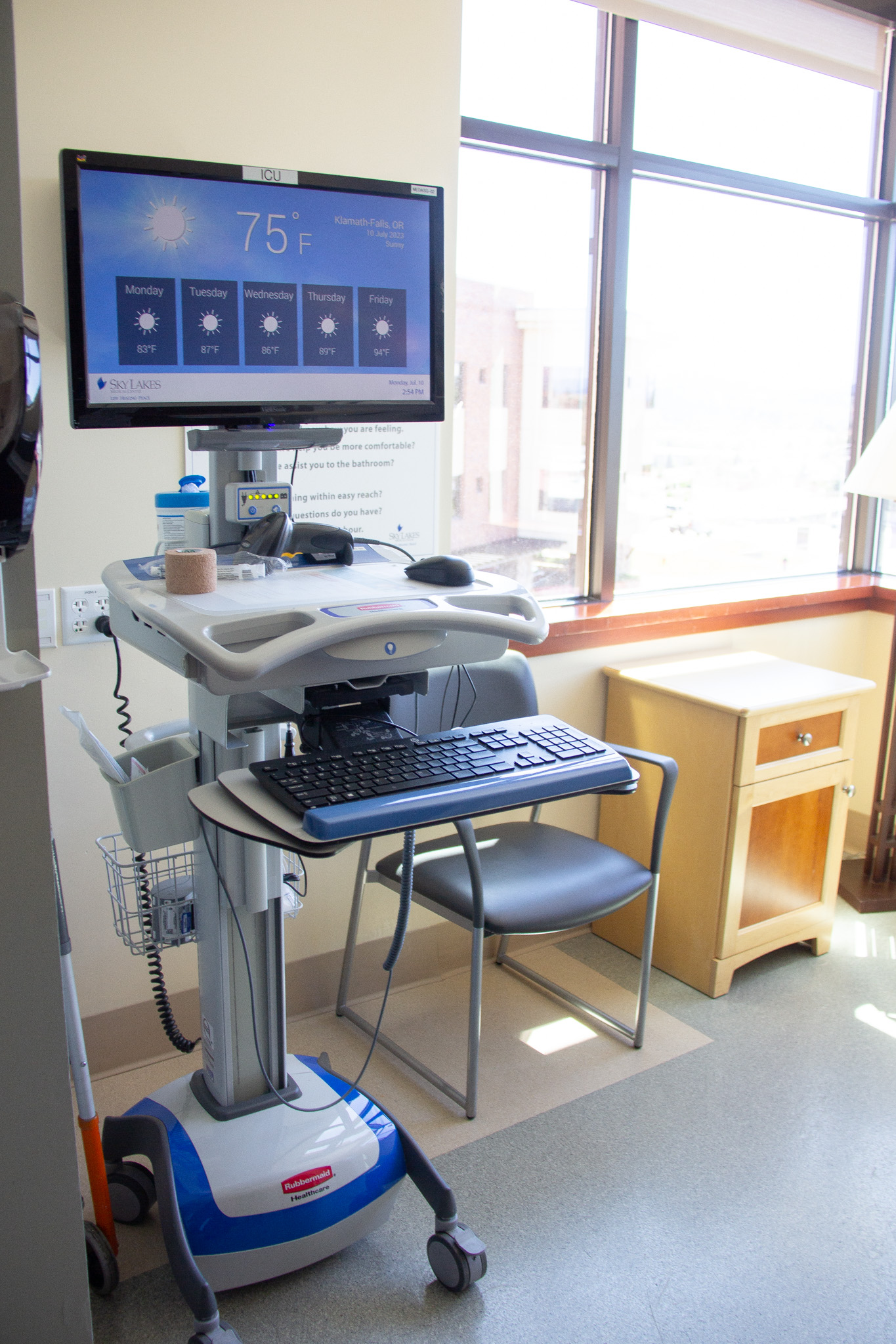 patientroom_computer_082023