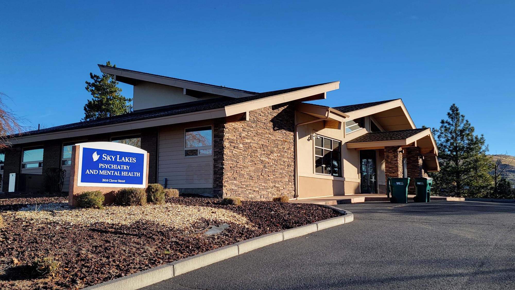 Psychiatric_Clinic_Frontbuilding3