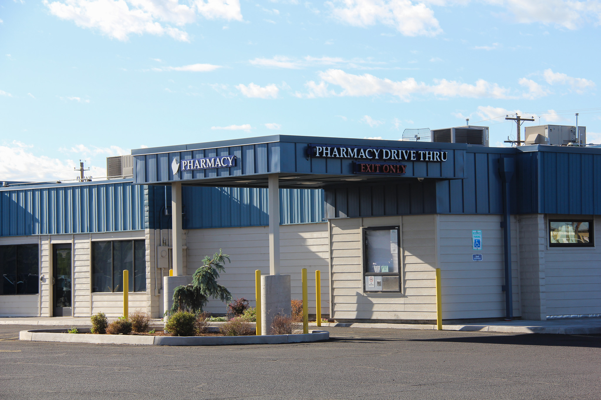 WashburnPharm_Exterior_drivethru_1