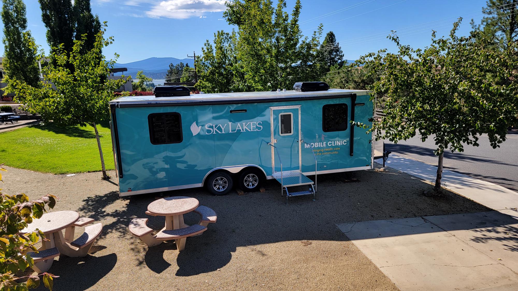 MobileClinic_Exterior_Doorside_1 sky-lakes-mobile-clinic-exterior